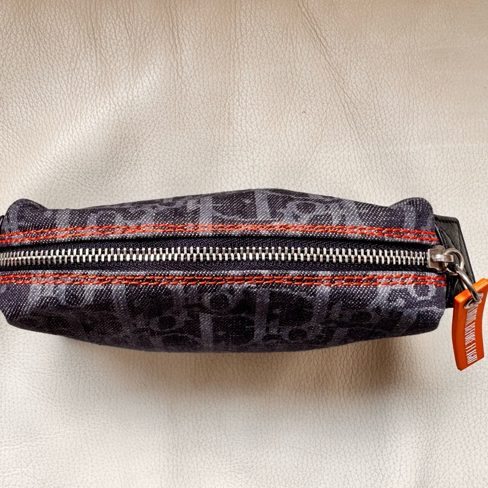 💯 CHRISTIAN DIOR
Blue Trotter Denim Flight Cosmetic Pouch - Picture 4 of 16